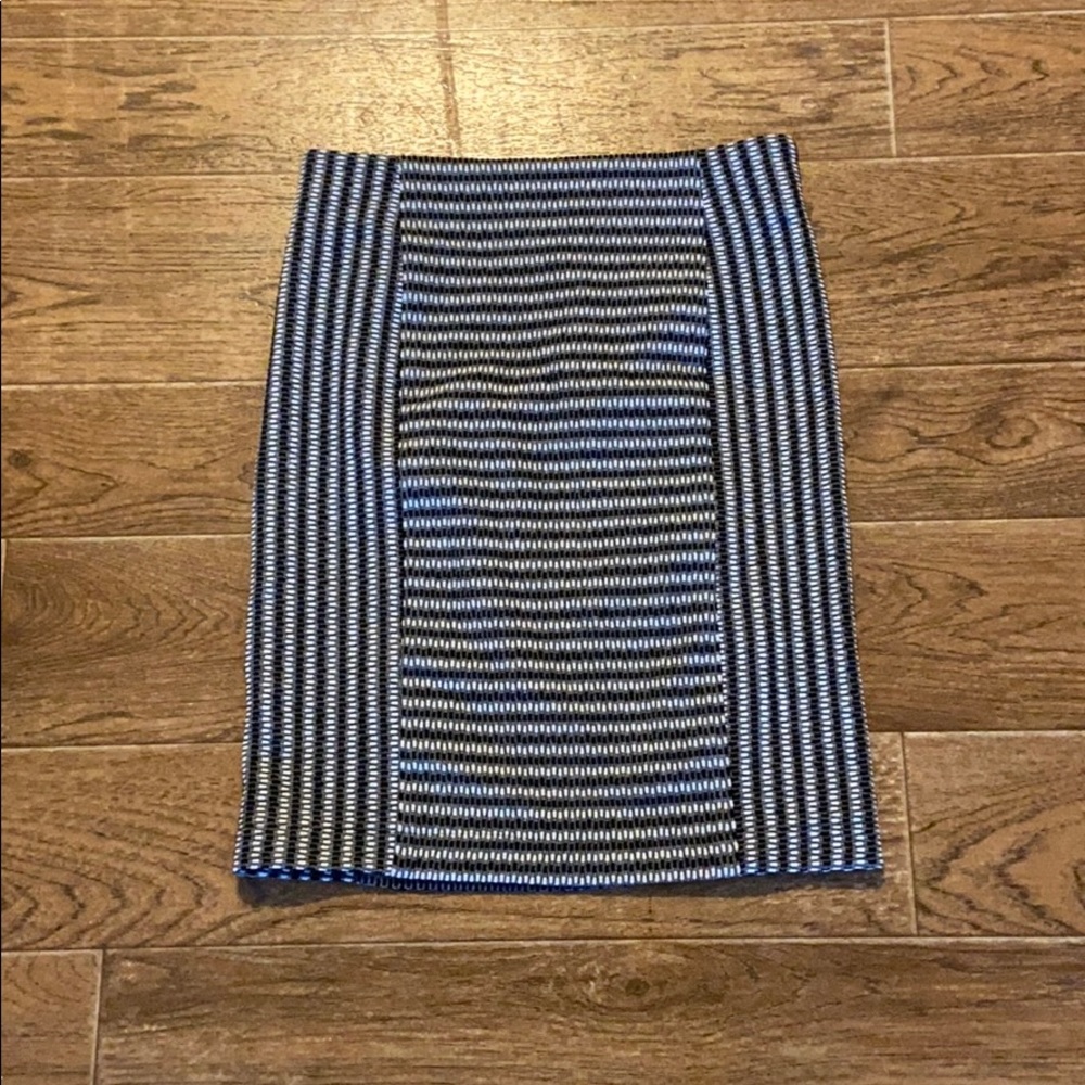 🎉HOST PICK 🎉 NWT Loft pencil skirt - Picture 1 of 3
